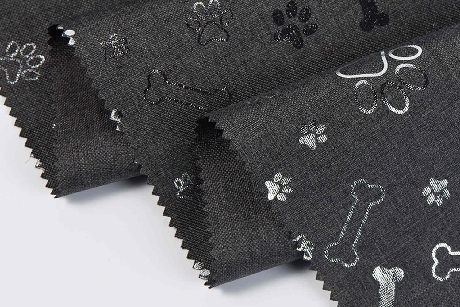 PUは銀プリントで600D 68Tカチオンをコーティングしました