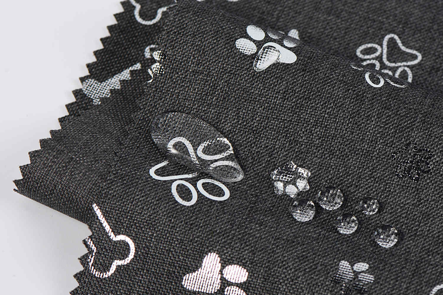 PUは銀プリントで600D 68Tカチオンをコーティングしました